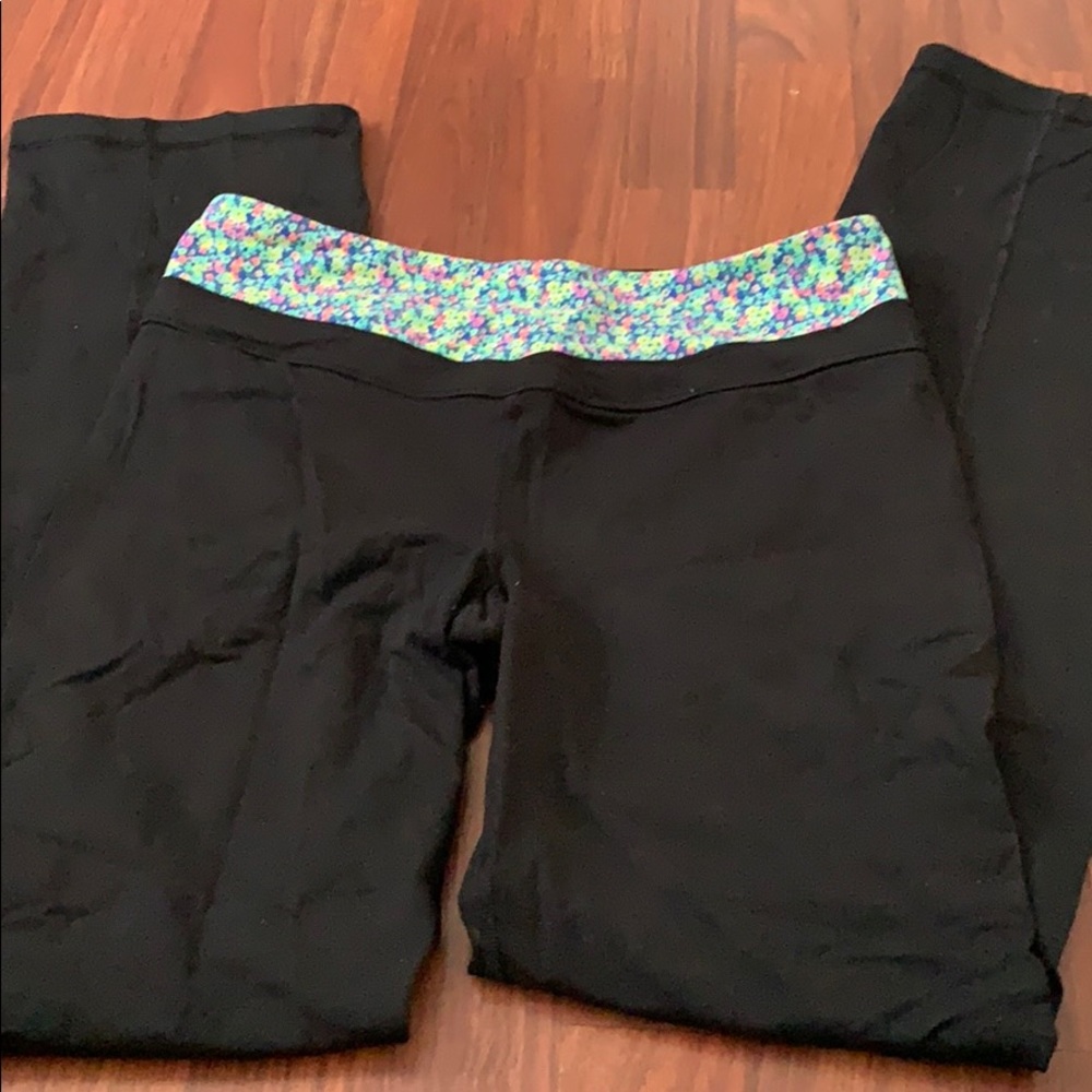 Black yoga pants